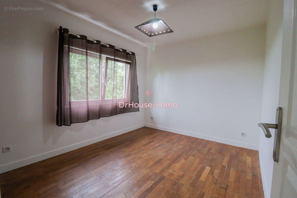 Maison 126 m² à Saint-Julien-Beychevelle  - photo 8