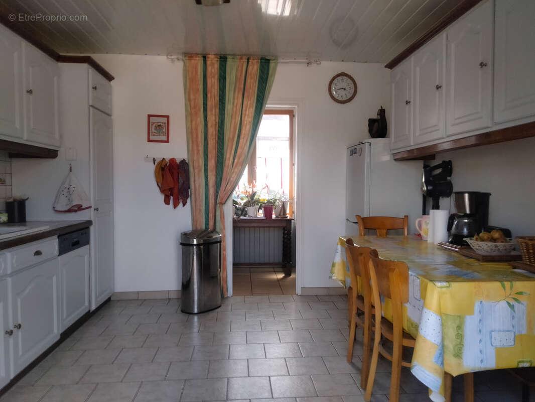 Maison de caractère de 153 m2 à Auxy   Beaux volumes, dépendances et jardin - photo 7