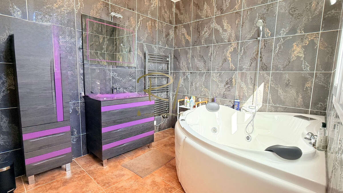 Magnifique maison avec vue exceptionnelle  à Orgnac-l’Aven (Ardèche) - photo 9