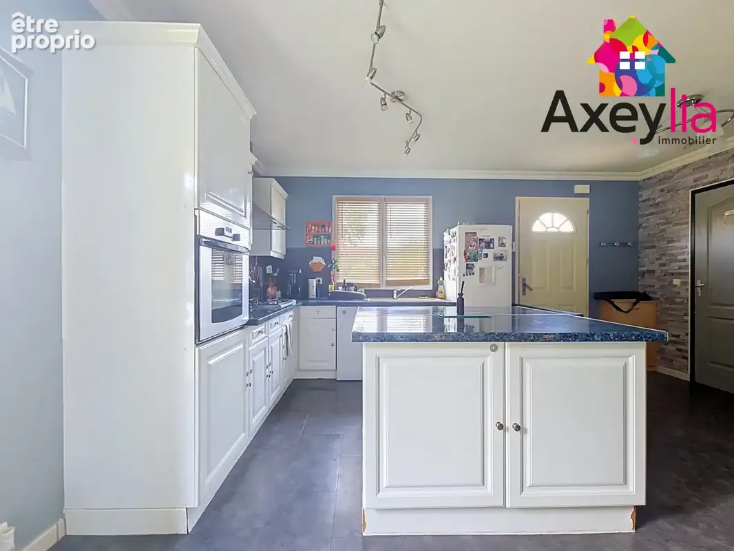 A vendre - renaison - maison de plain pied avec 5 chambres et garage - photo 3