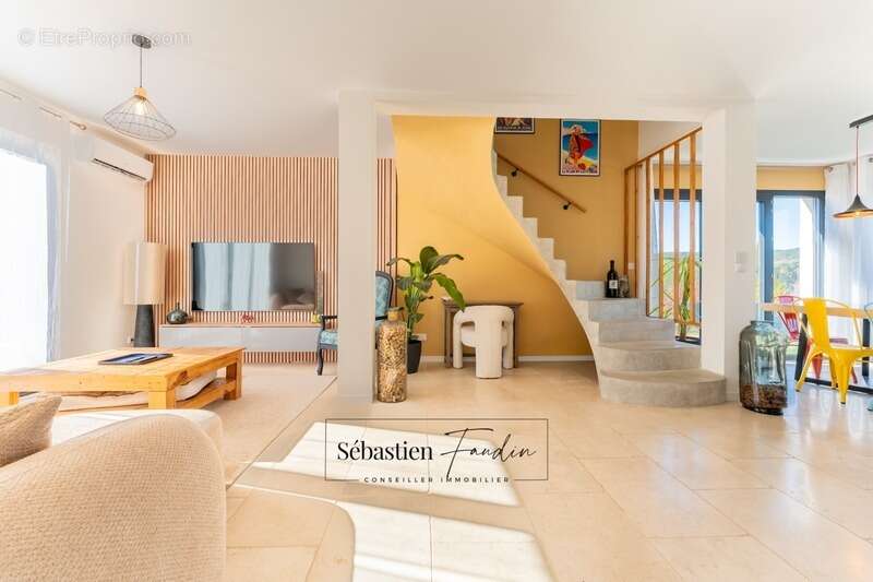 Maison à LE CASTELLET