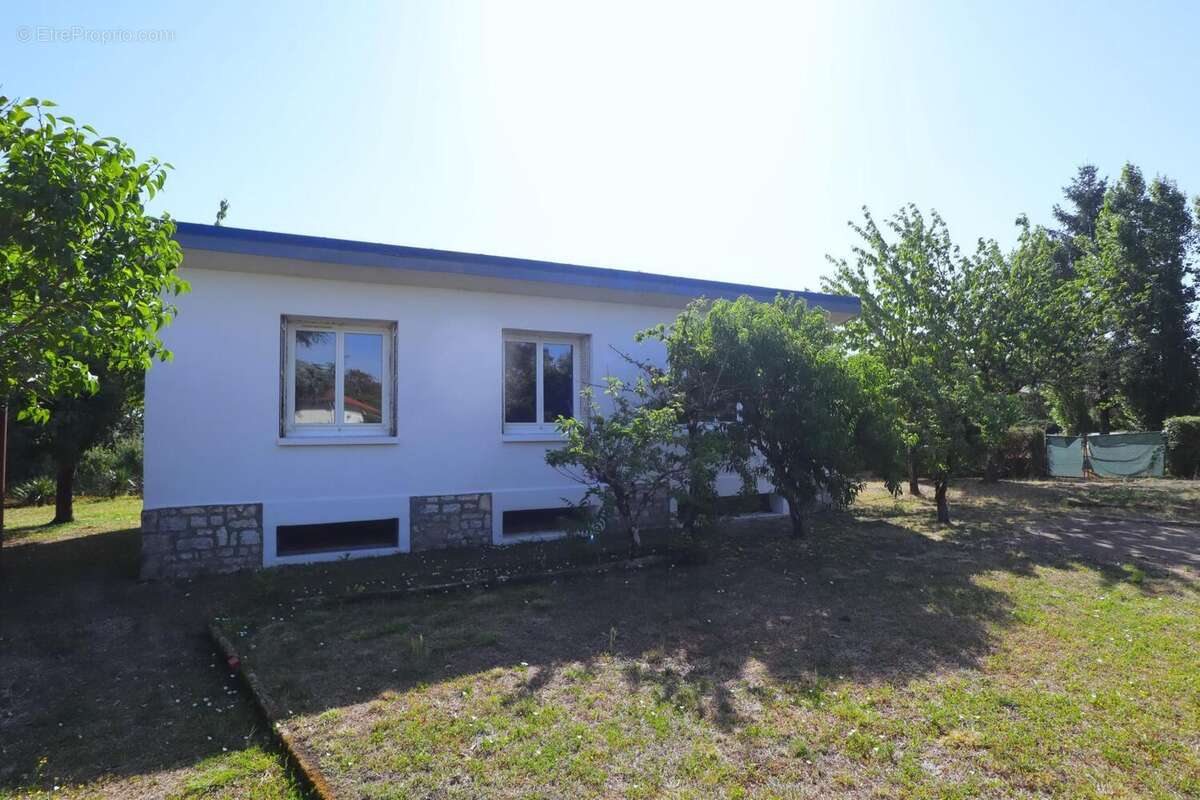 Photo 2 - Maison à RUFFEC