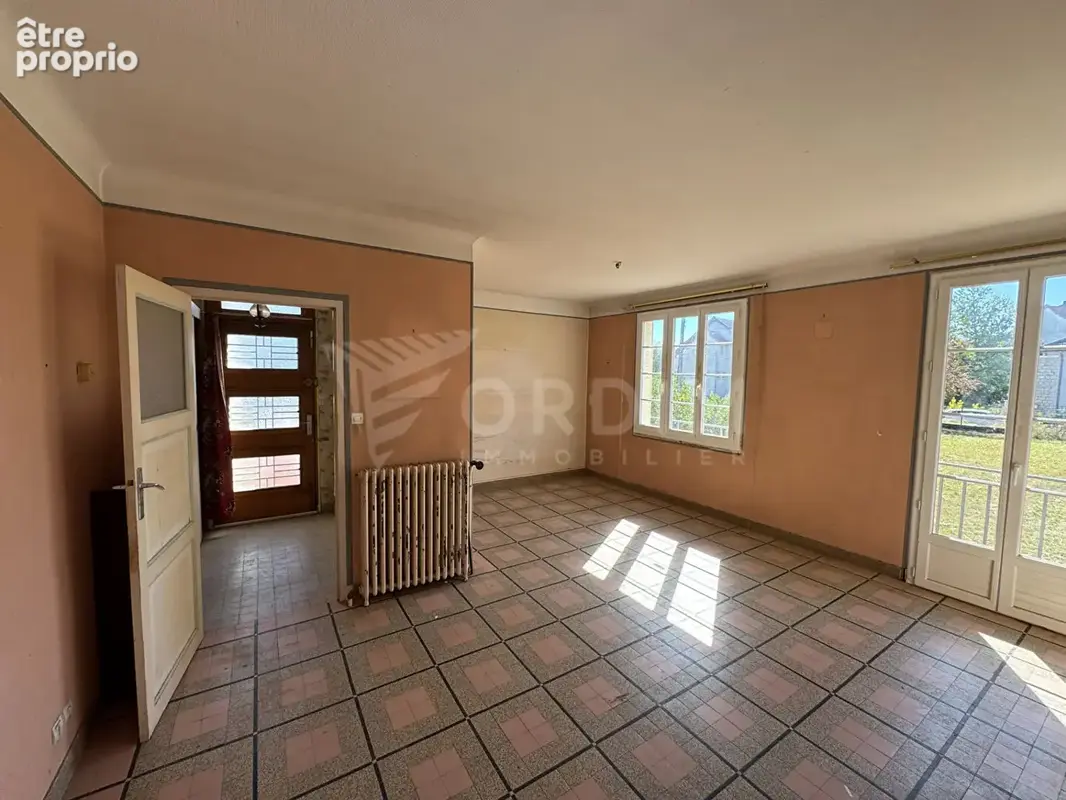 PROCHE COEUR DE VILLE, pavillon deux chambres sur son terrain de 884 m². - photo 4