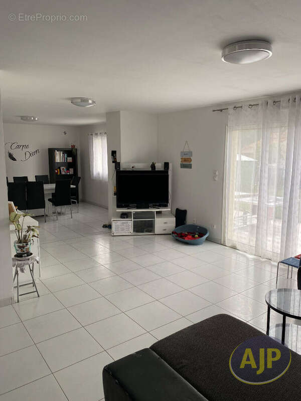 Maison à JARNAC-CHAMPAGNE