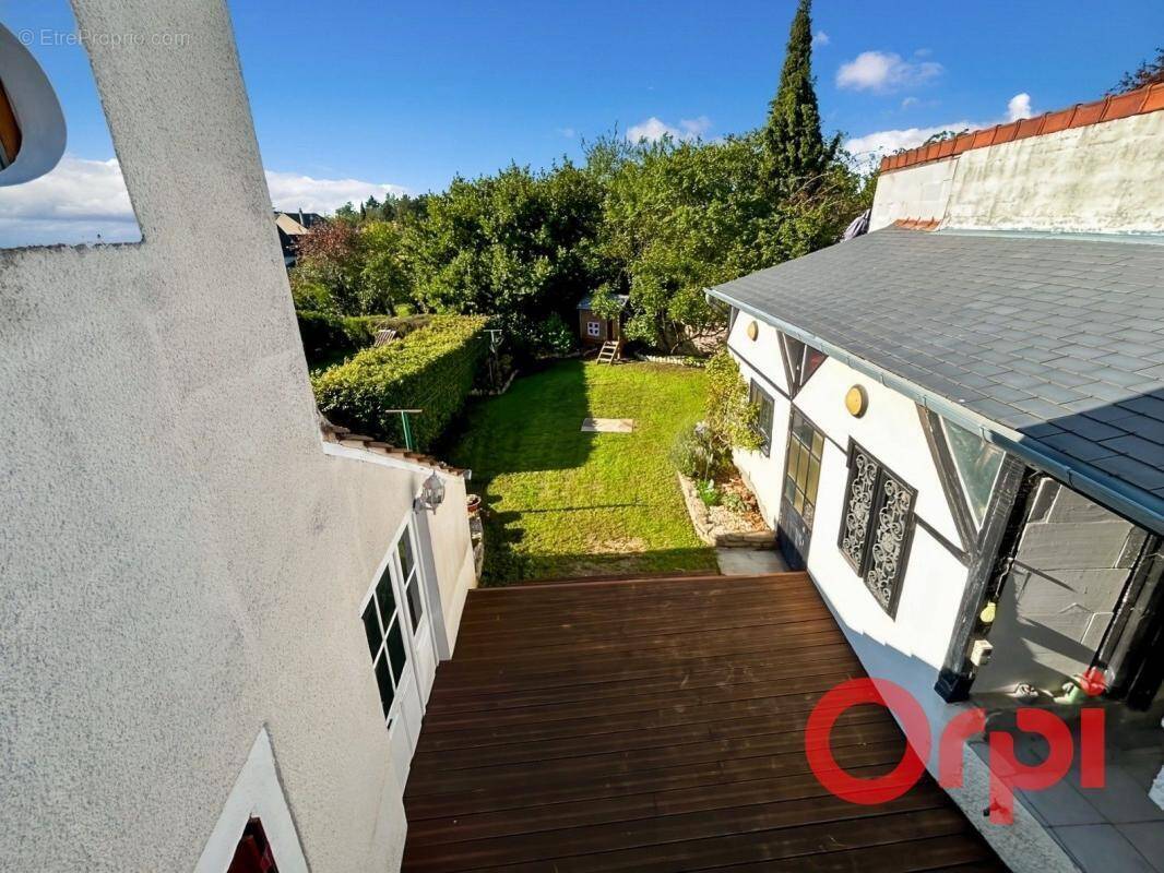 Maison à DUN-SUR-AURON