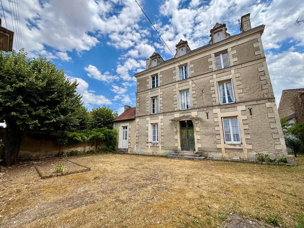 Maison à NEUVILLE-DE-POITOU