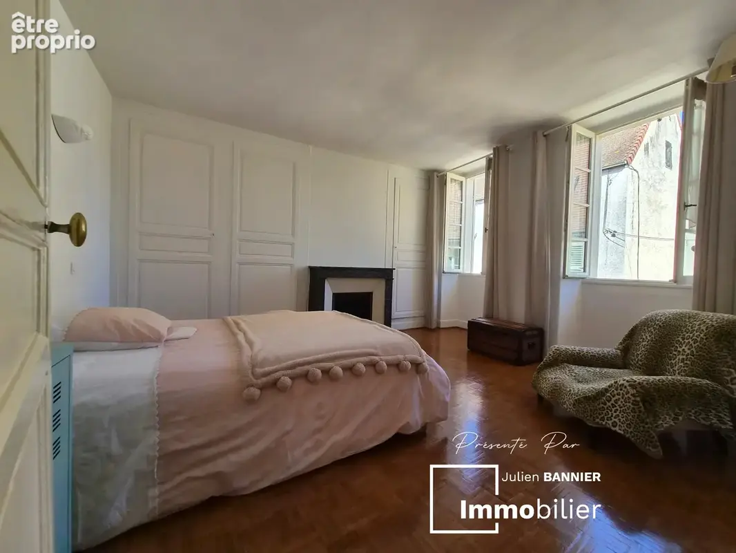 Maule hypercentre – Maison de caractère 250 m², 6 chambres, jardin clos, espace libéral et garage 3 voitures - photo 13
