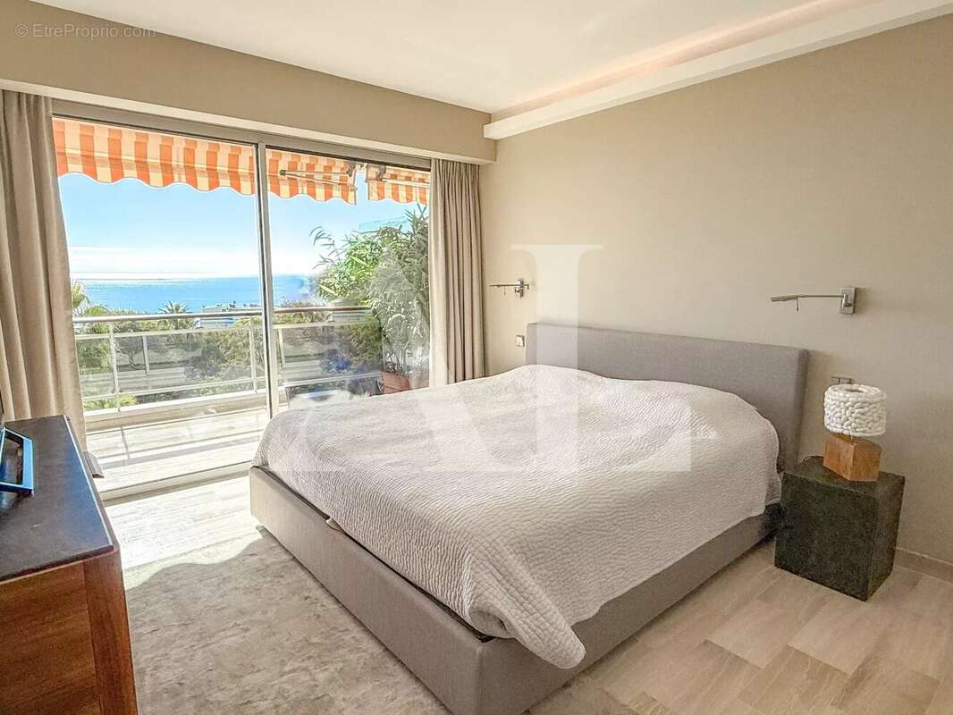 Appartement à VALLAURIS