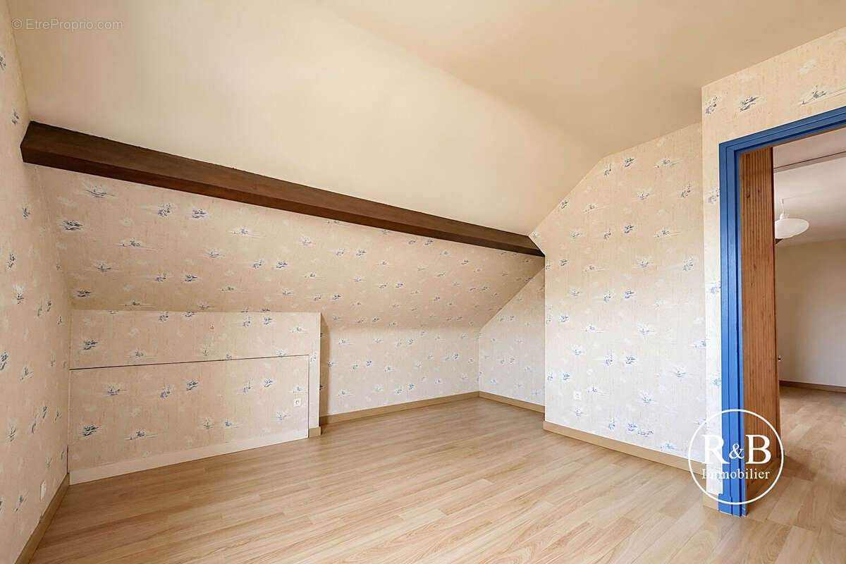 Maison à LES CLAYES-SOUS-BOIS