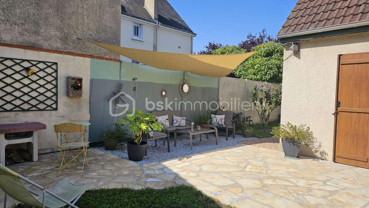 Maison à SAINT-JEAN-DE-LA-RUELLE