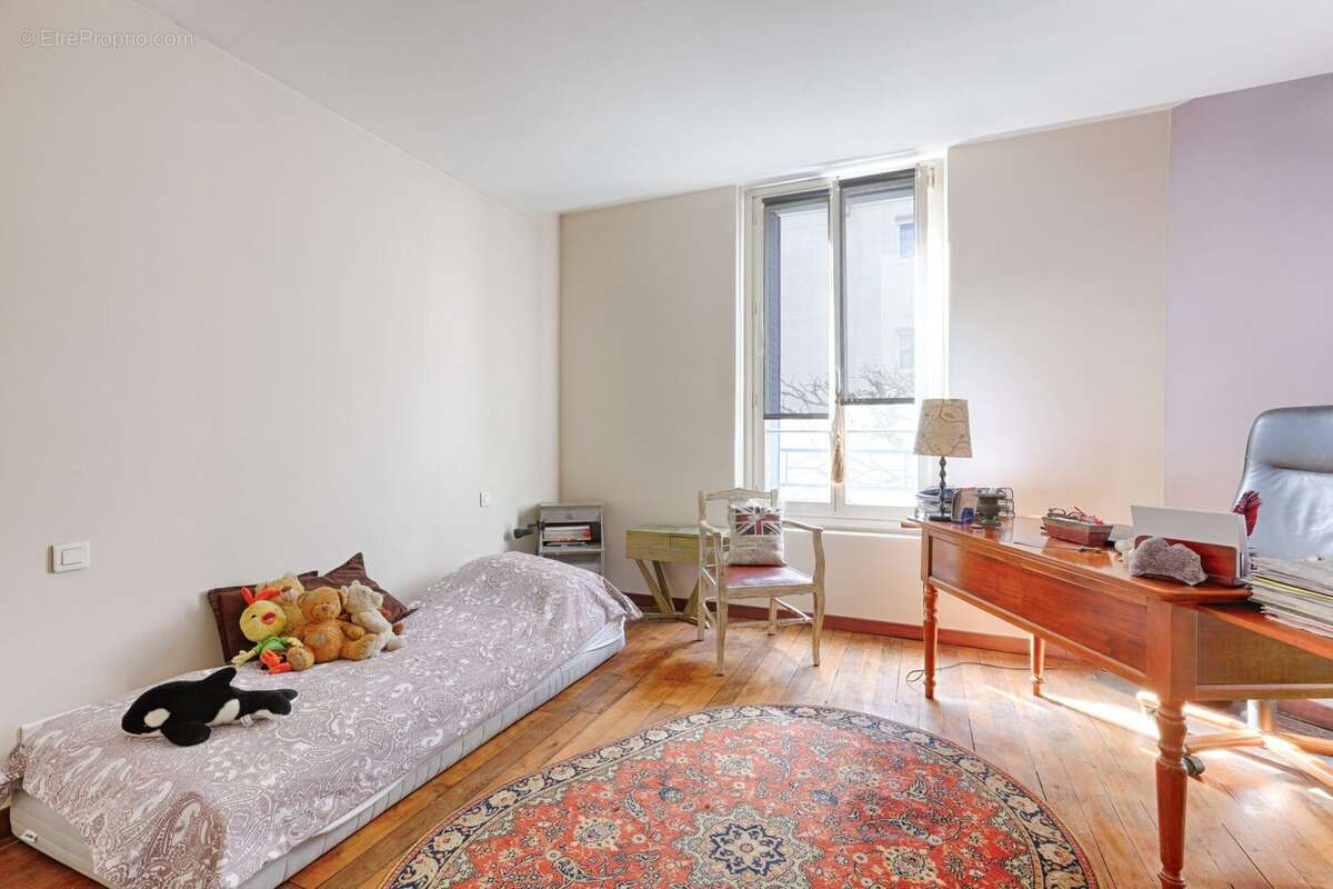 Maison à LA GARENNE-COLOMBES