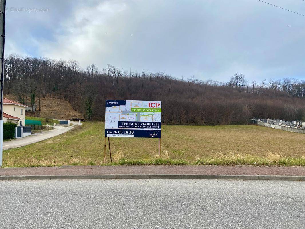 Terrain à SAINT-CASSIEN