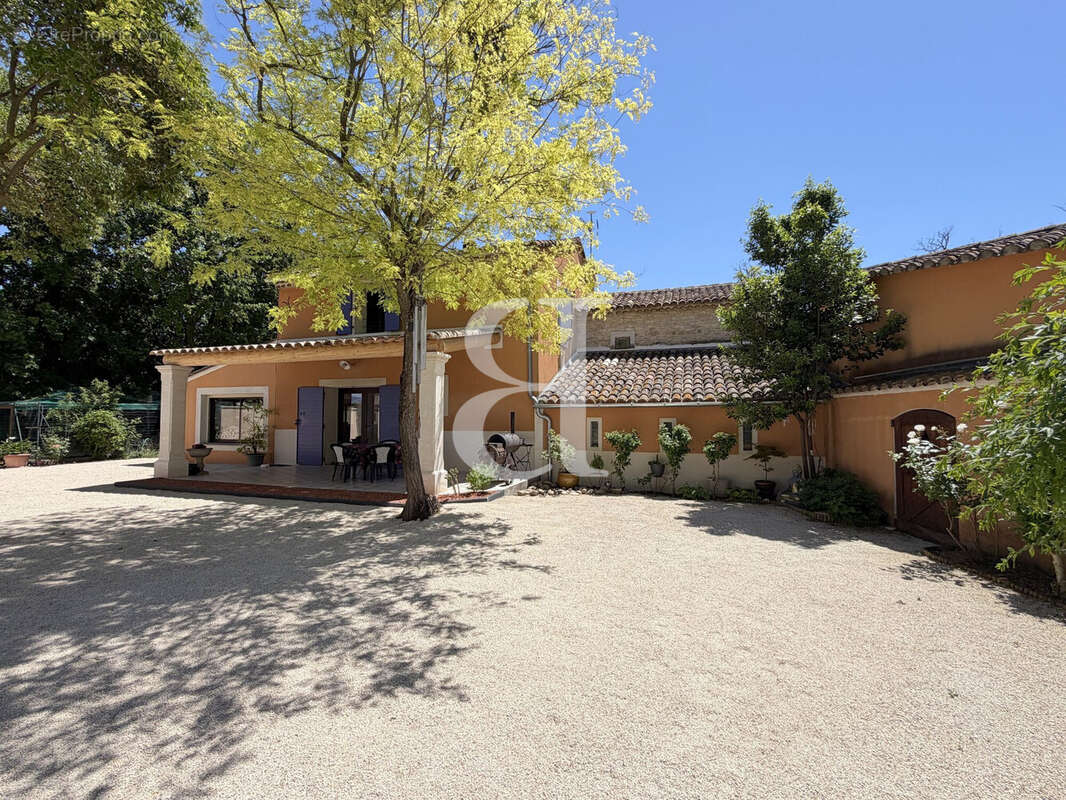 Maison 220 m² à L'isle-Sur-La-Sorgue  - photo 8