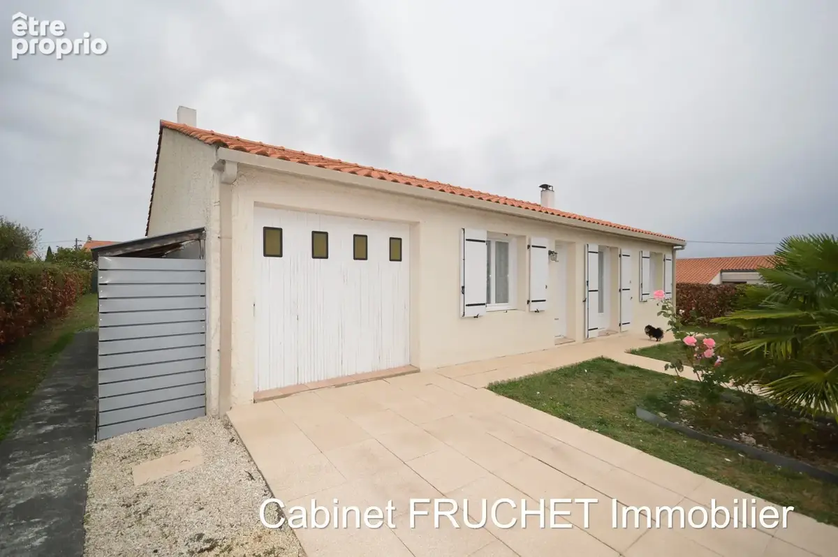 SAINT-PROUANT - Maison de plain-pied - 3 chambres - photo 11