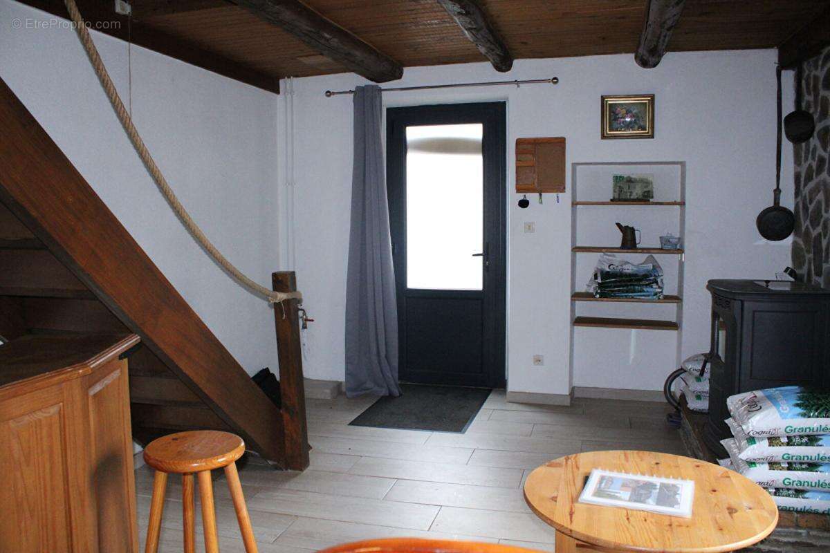 Maison entièrement rénovée  de 137 m² loi carrez avec terrasse - photo 6