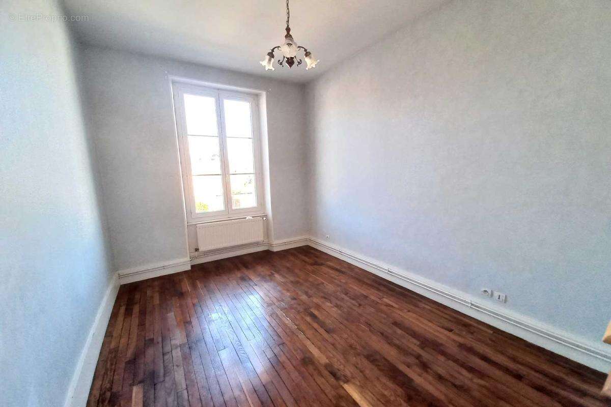 Appartement à VARENNES-VAUZELLES