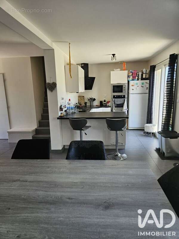 Maison 135 m² à Ully-Saint-Georges  - photo 3