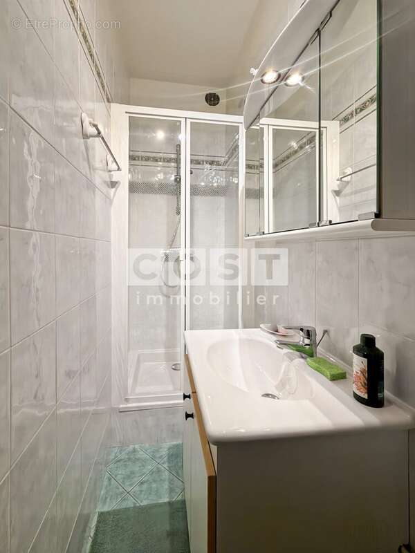 Appartement à COURBEVOIE