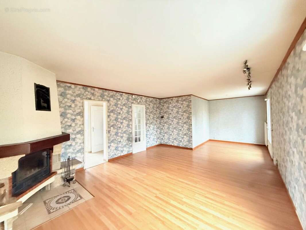 Maison à COMBS-LA-VILLE