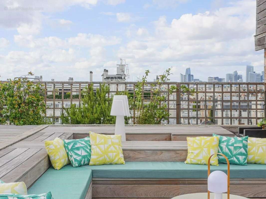 Appartement à PARIS-16E