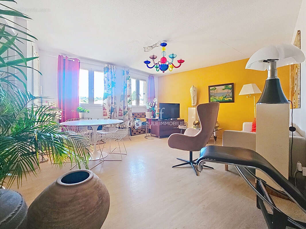 Villeneuve les Avignon centre. Appartement 4 pièces avec balcon et cave - photo 2