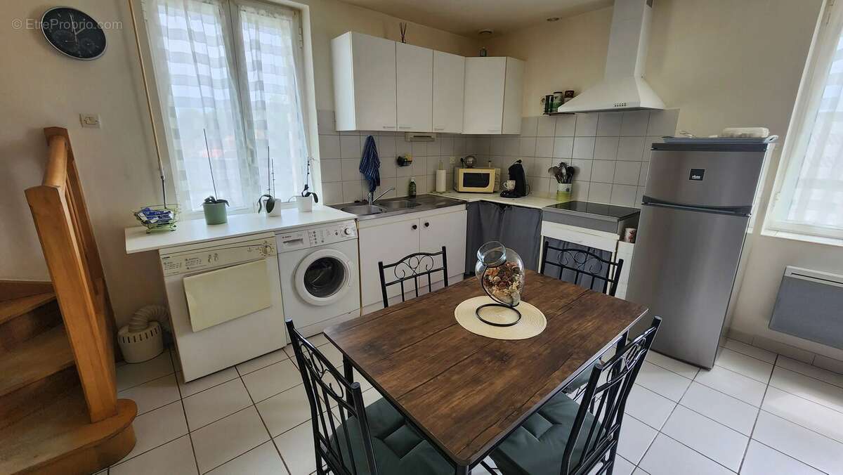 Appartement à NAY
