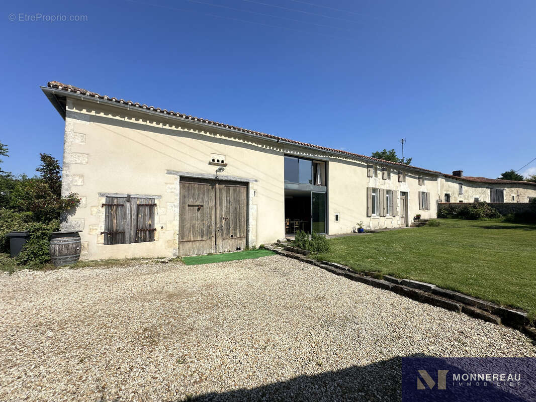 Maison à SALLES-DE-BARBEZIEUX