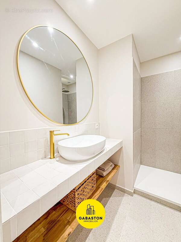 Appartement à MARSEILLE-4E