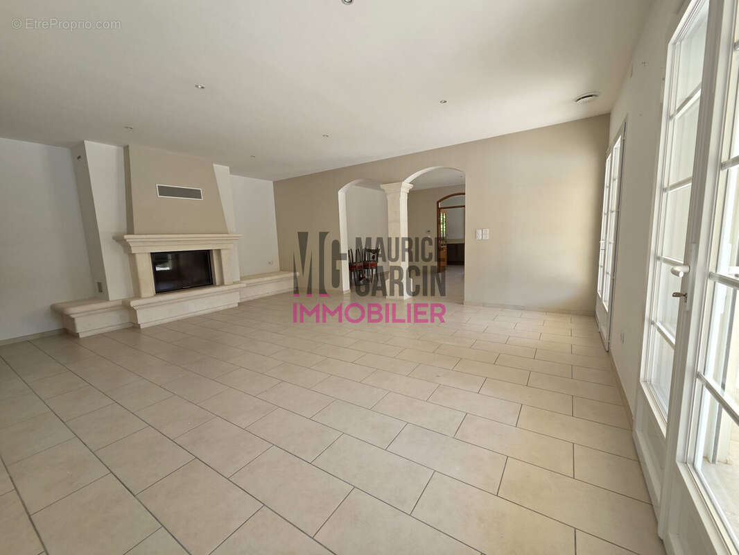 Maison à L'ISLE-SUR-LA-SORGUE