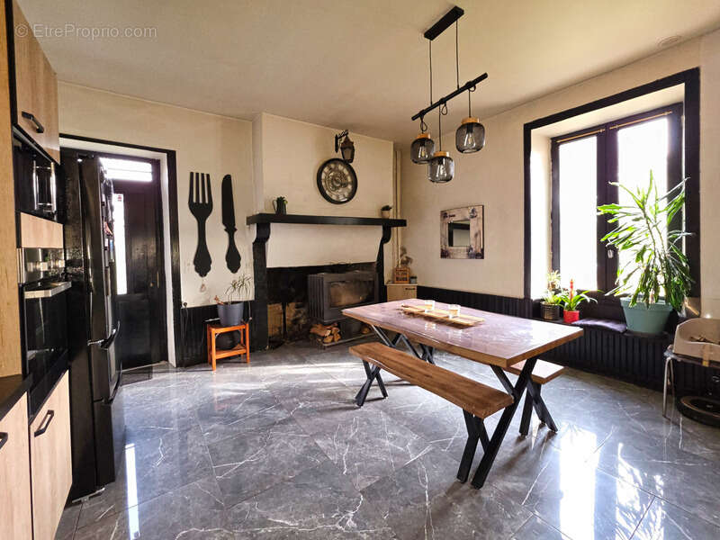 Maison à SAINT-LAURENT-SUR-GORRE