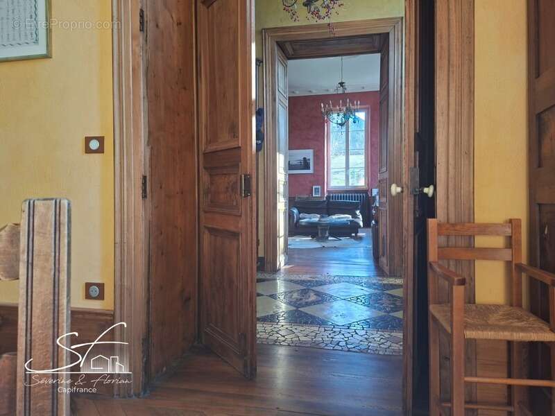 A vendre - Demeure de caractère au fort potentiel - 14 pièces - Saint-Hélène-du-Lac (73800) - photo 4