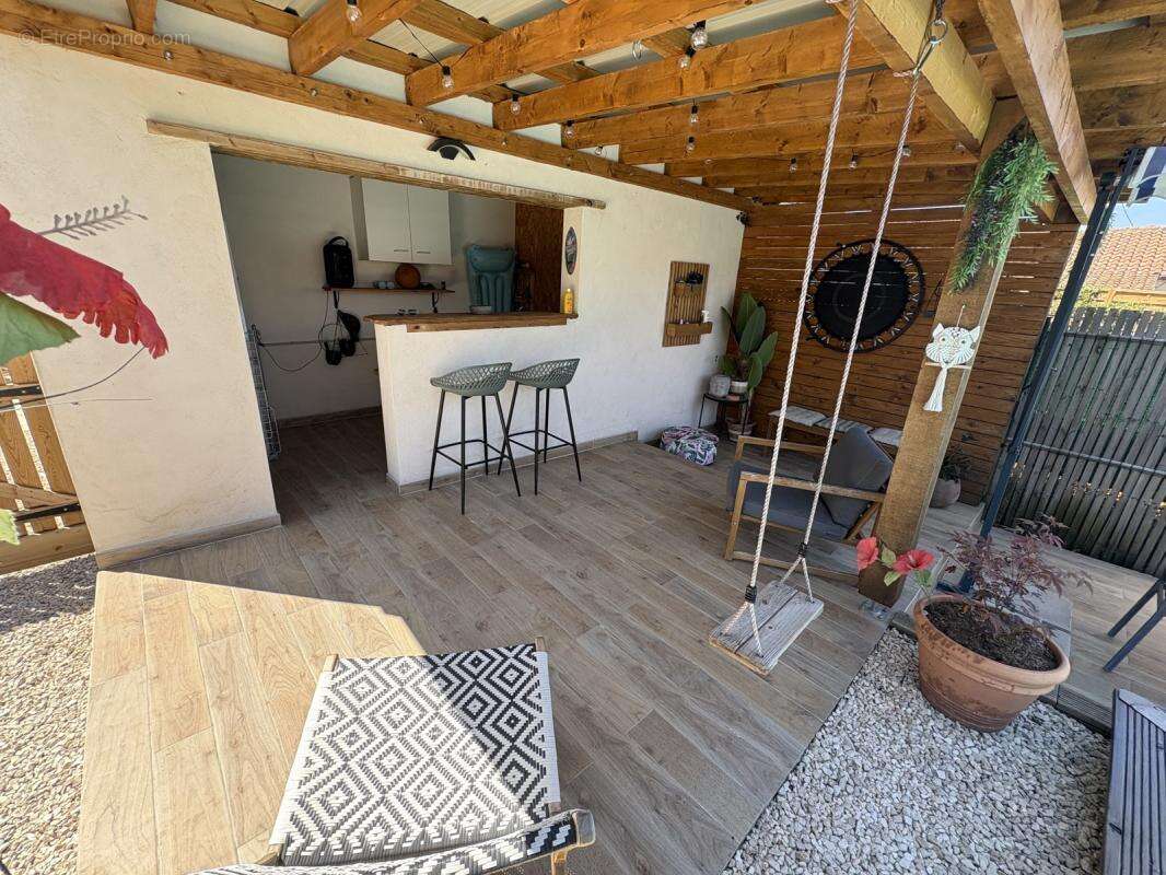 A vendre maison renovee avec jardin et piscine - photo 5