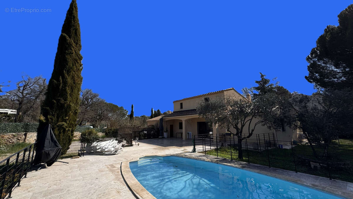 Maison à SAINT-MAXIMIN-LA-SAINTE-BAUME