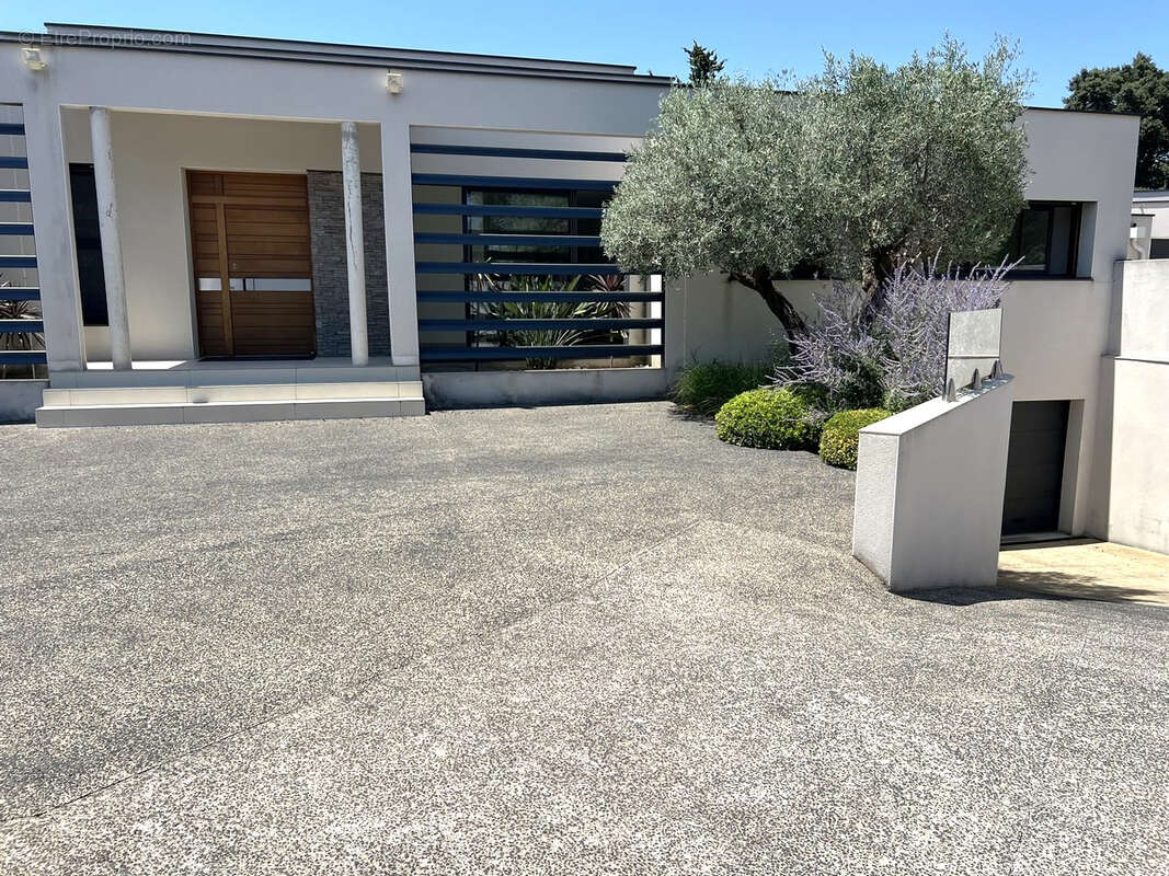 Maison Villeneuve Les Avignon 7 pièce(s) 278 m2 - photo 16