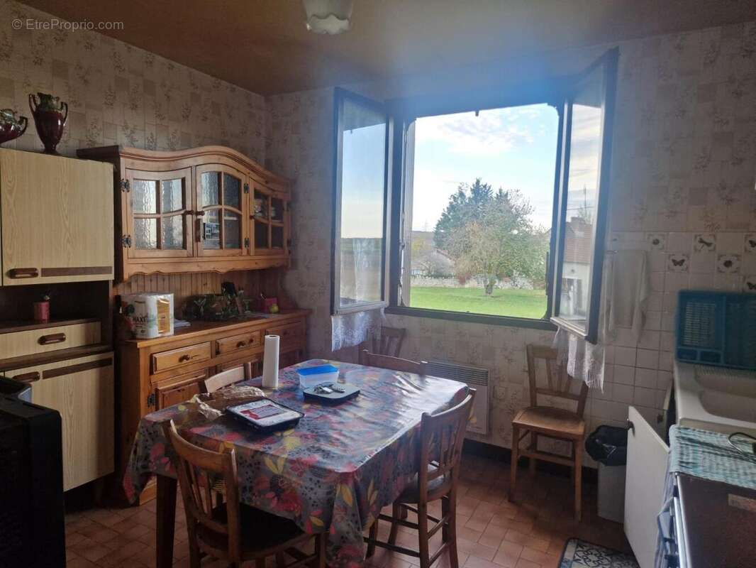 Photo 3 - Maison à BELLENAVES