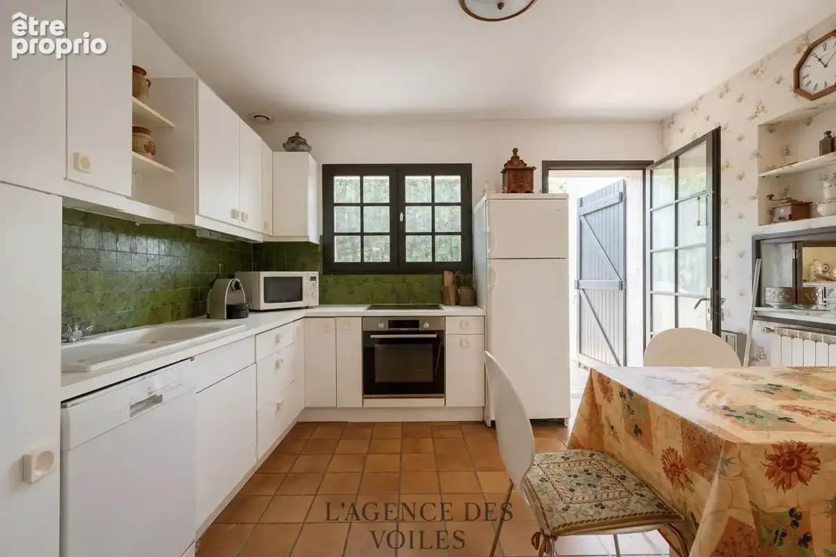 Maison individuelle T5/T6 sur sous-sol avec jardin, terrasses, et piscine - photo 5