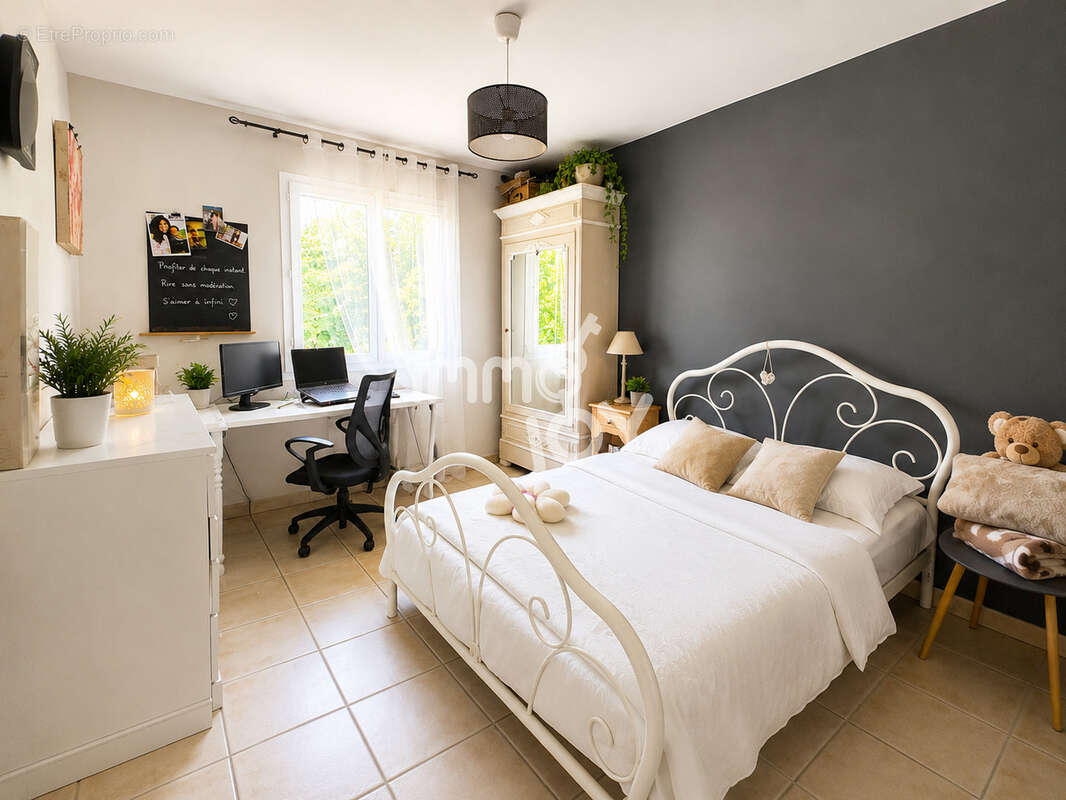 Maison contemporaine de 130 m2 avec piscine et terrain de plus de 900 m2 - photo 7
