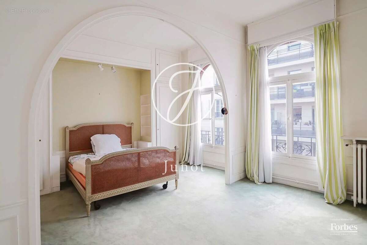Appartement à LEVALLOIS-PERRET