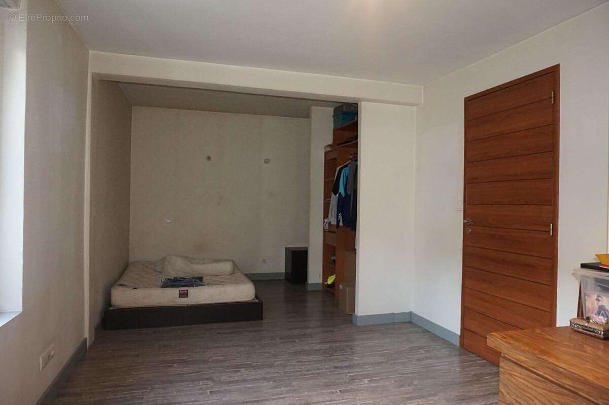 Appartement à LE CHAMBON-FEUGEROLLES