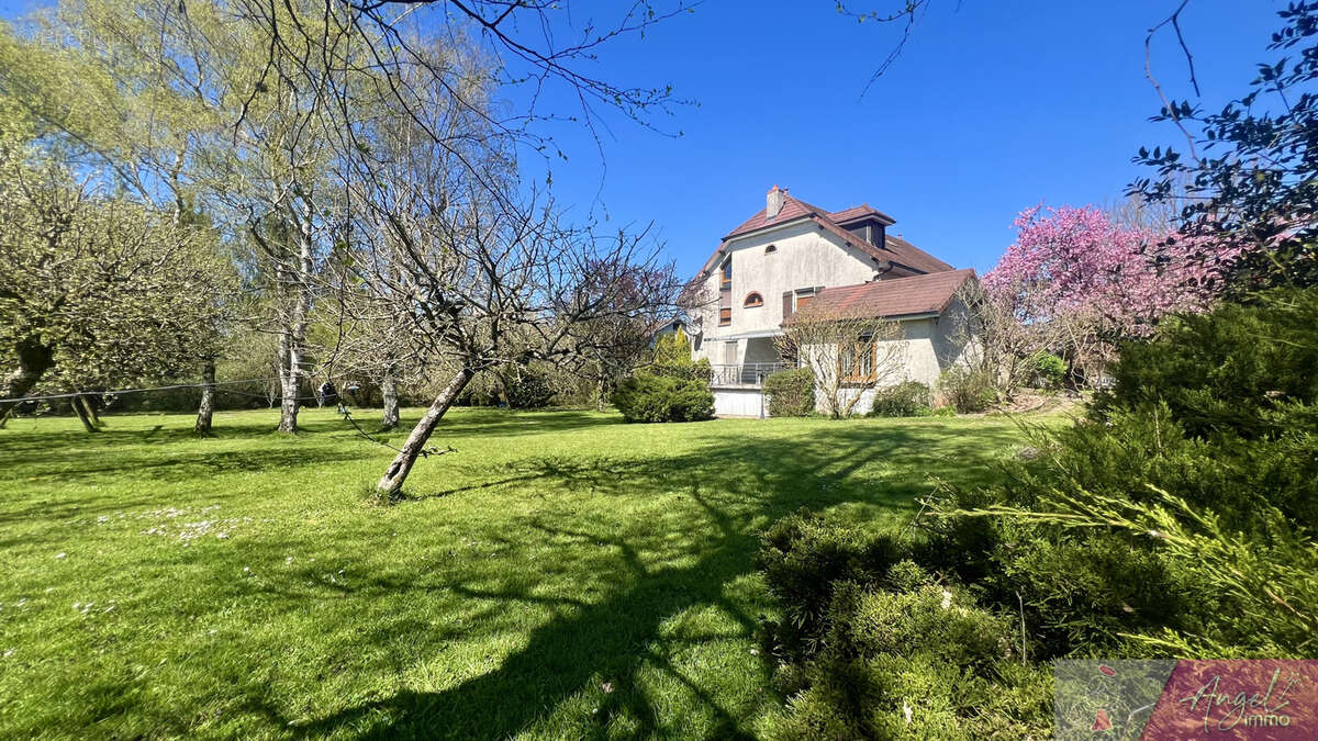 Maison en pierre de caractère 245 m2 5 chambres beaux volumes DPE C - photo 17