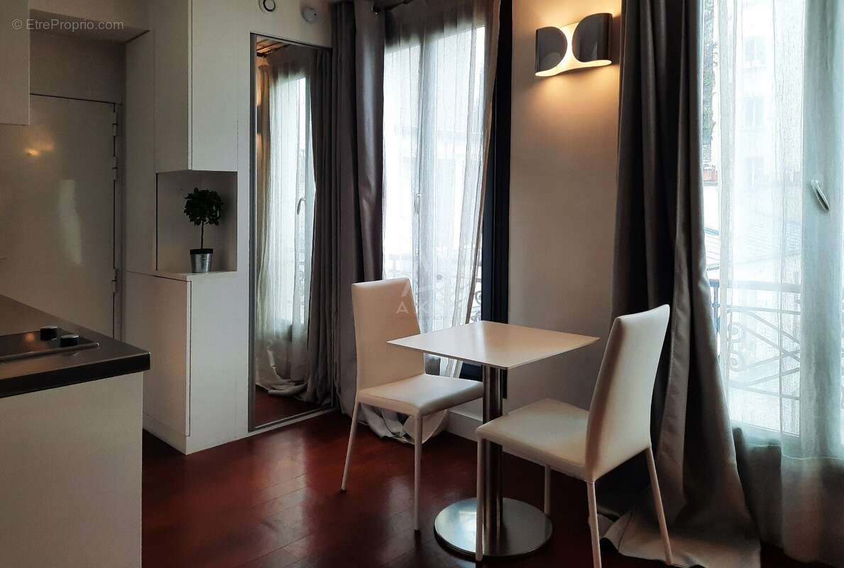 Appartement à PARIS-7E