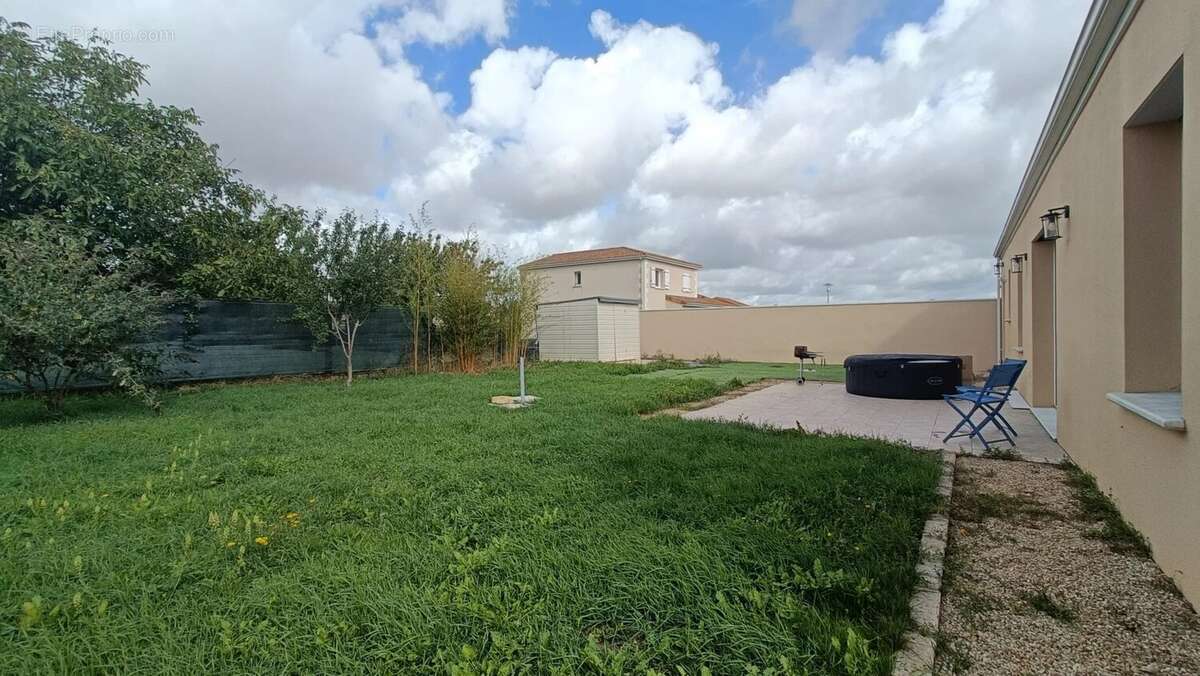 Maison à NEUVILLE-DE-POITOU