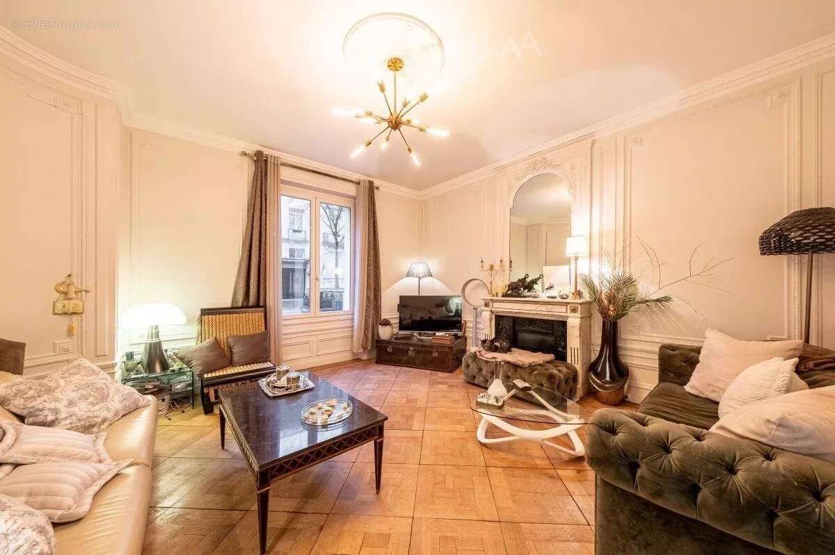 Appartement à PARIS-7E