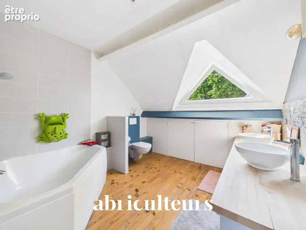 Havre de paix idéal pour votre famille avec jardin en vente à Sautron (44880) - photo 10