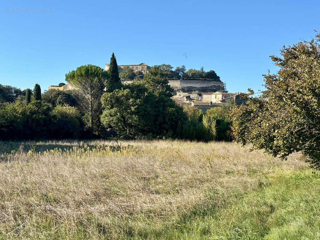Terrain à GRIGNAN