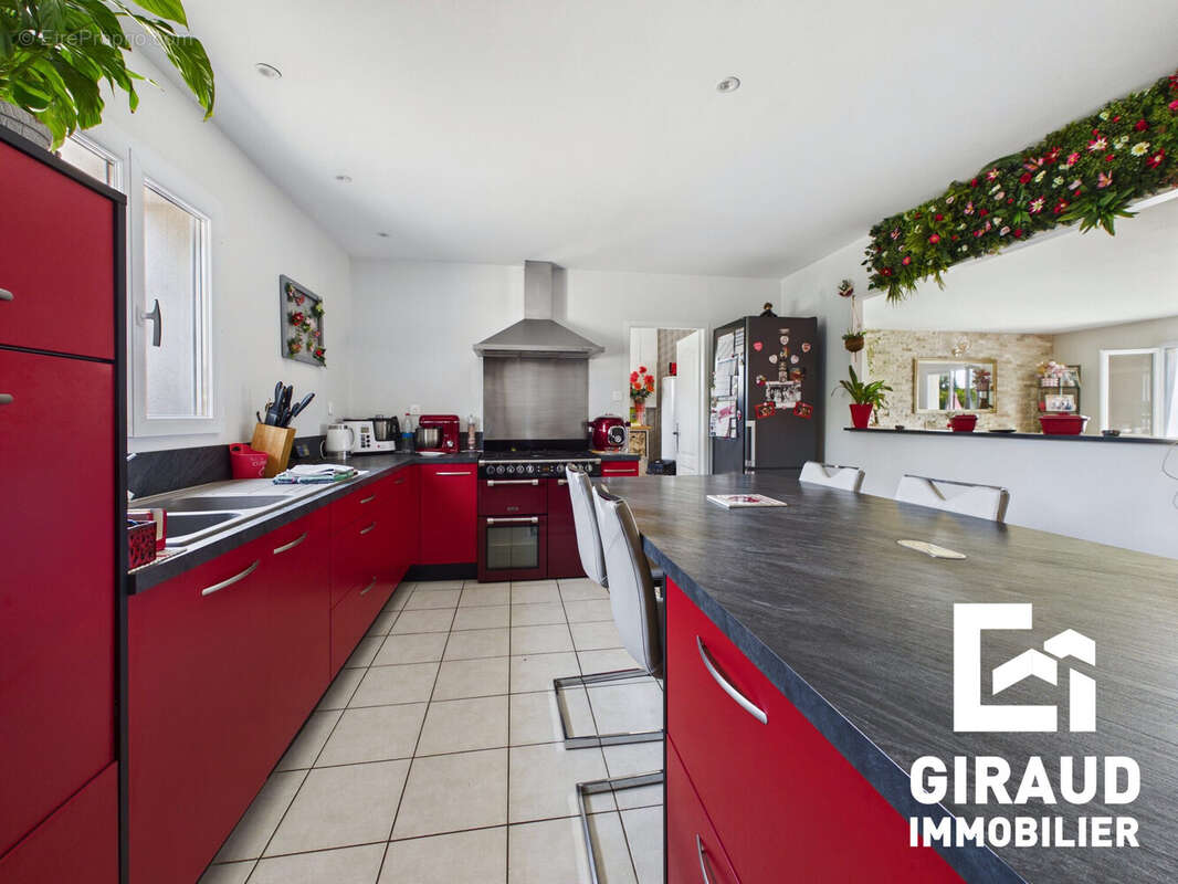 Maison 131 m² à La Caillere-Saint-Hilaire  - photo 4