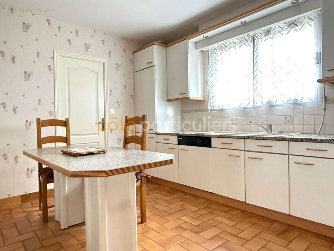 A VENDRE - LAVAL - Maison 4 chambres - photo 5