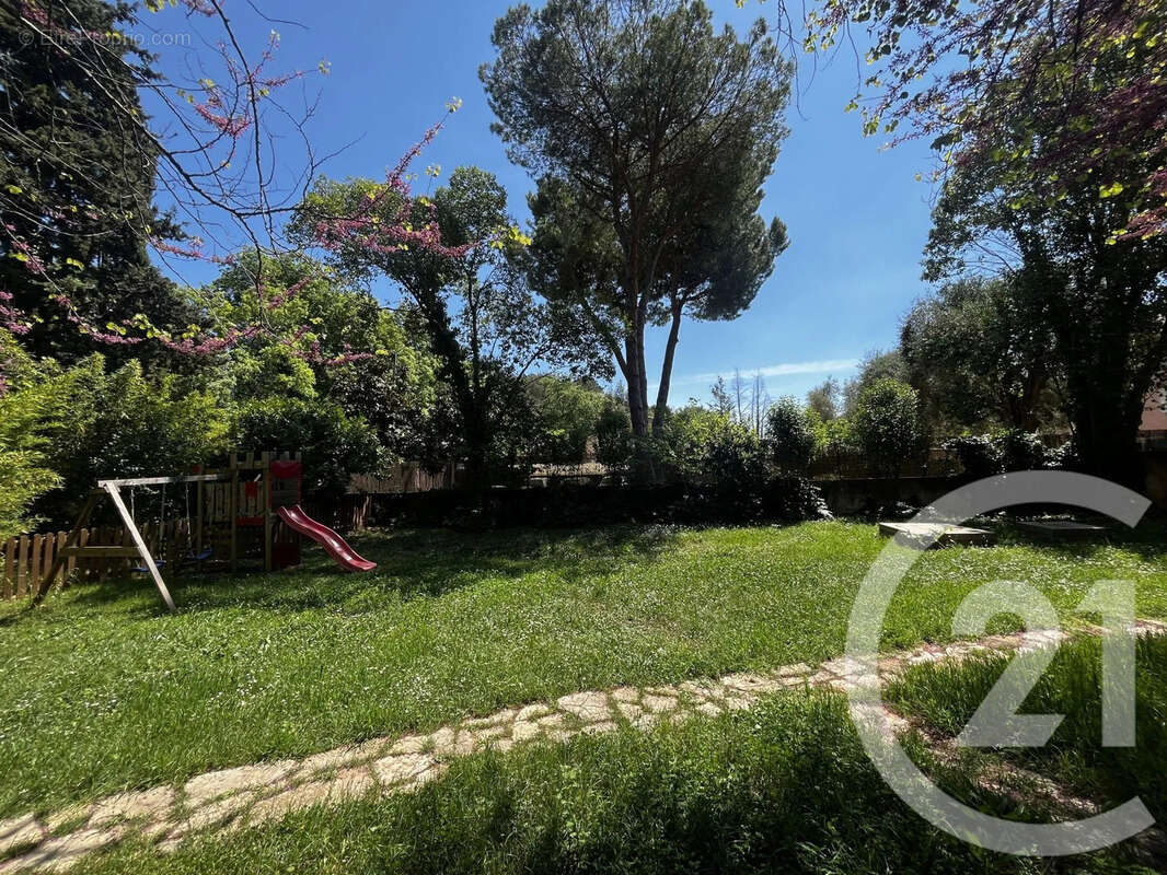Maison à ROQUEFORT-LES-PINS