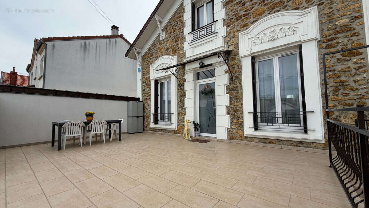 Maison à LIVRY-GARGAN