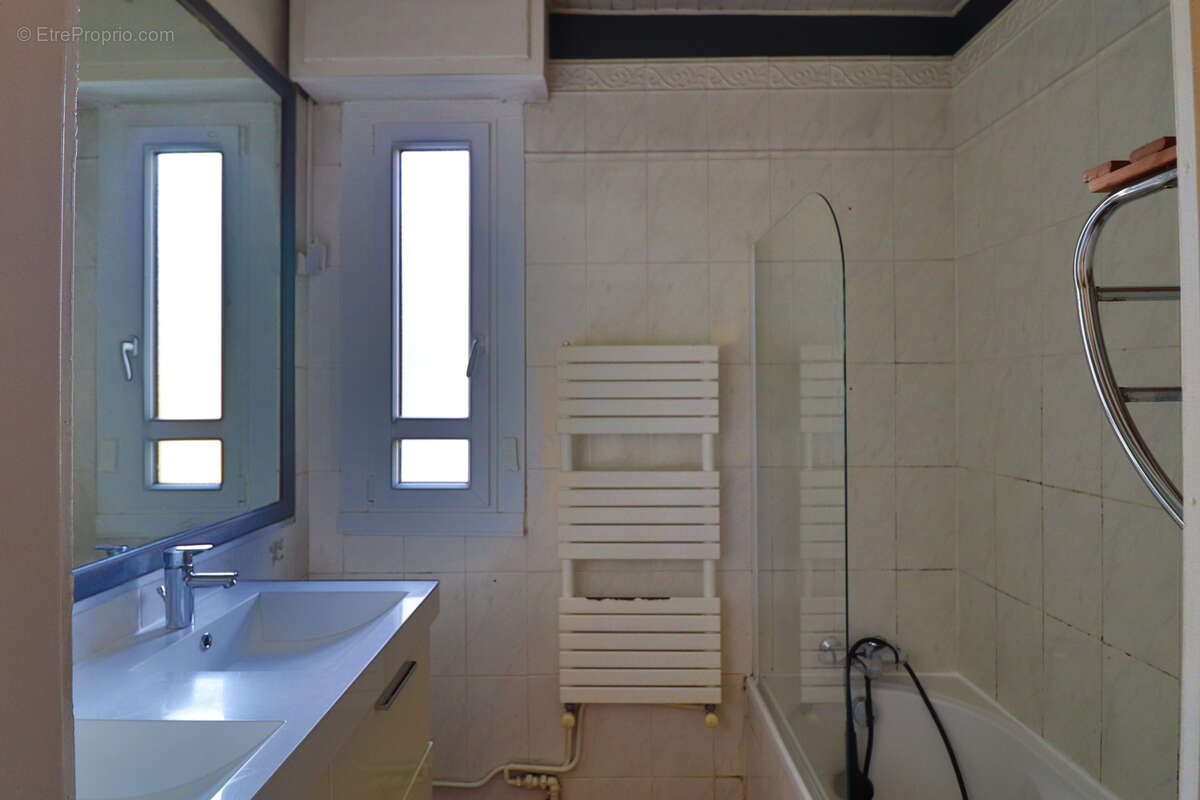 Appartement à CHARBONNIERES-LES-BAINS